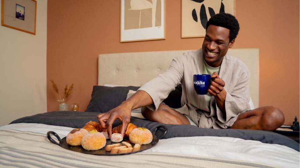Coffee fan gifts for father's day. Dad enjoys breakfast and bed with coffee