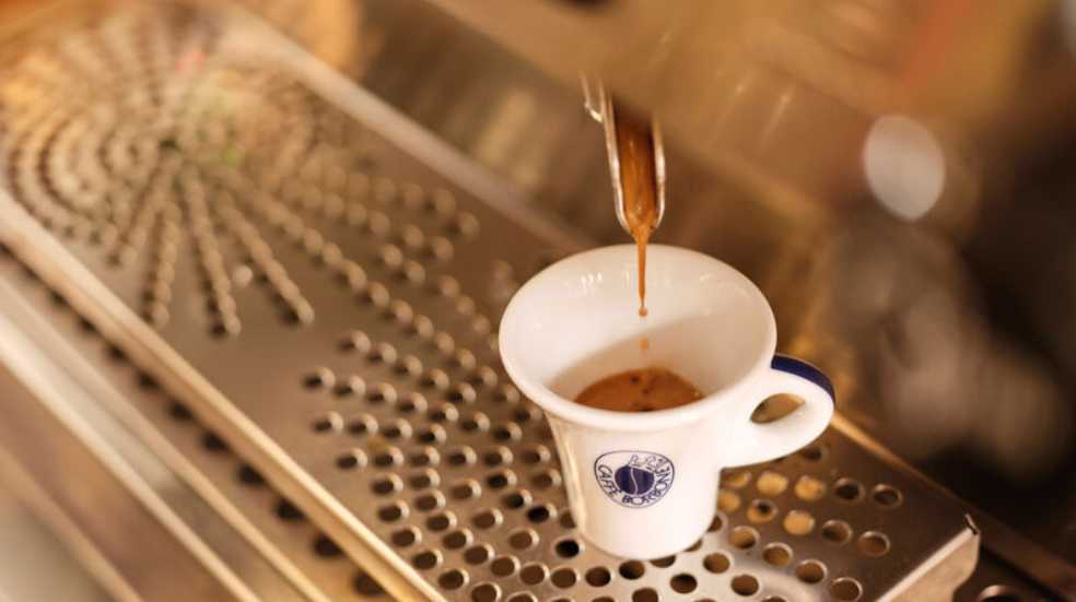Freshly brewed espresso to illustrate how to store whole coffee beans